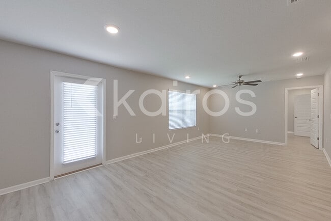 Building Photo - 121 Metalmark Dr