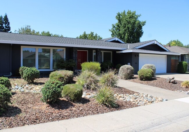 Building Photo - 121 Westcott Way