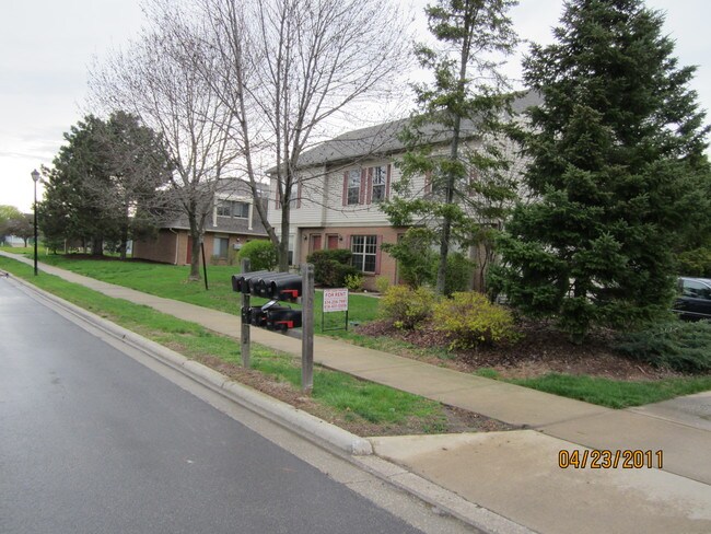 Building Photo - 635 Pebble Pl Dr