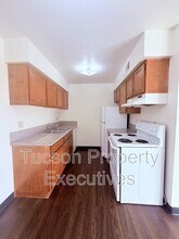 Building Photo - 660 S Tucson Blvd