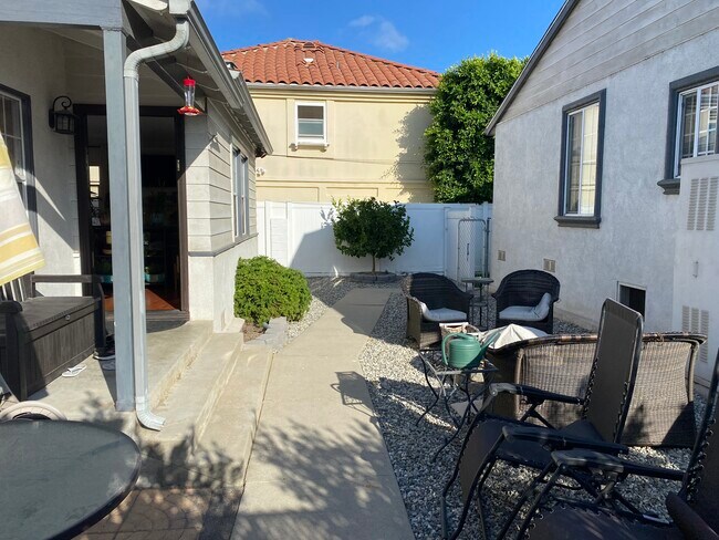 private patio area - 2021 Robinson St