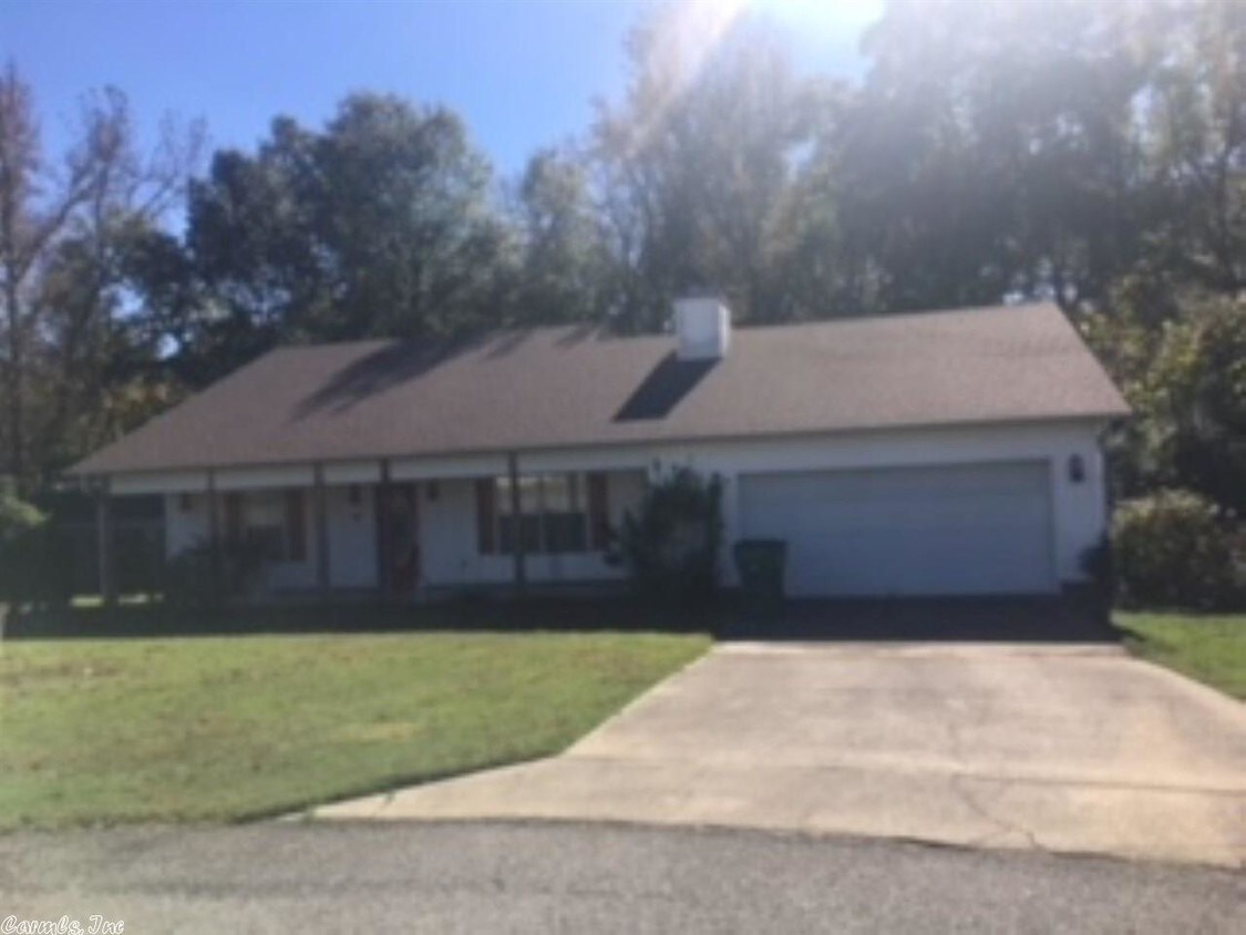 Primary Photo - 23 Crestwood Dr