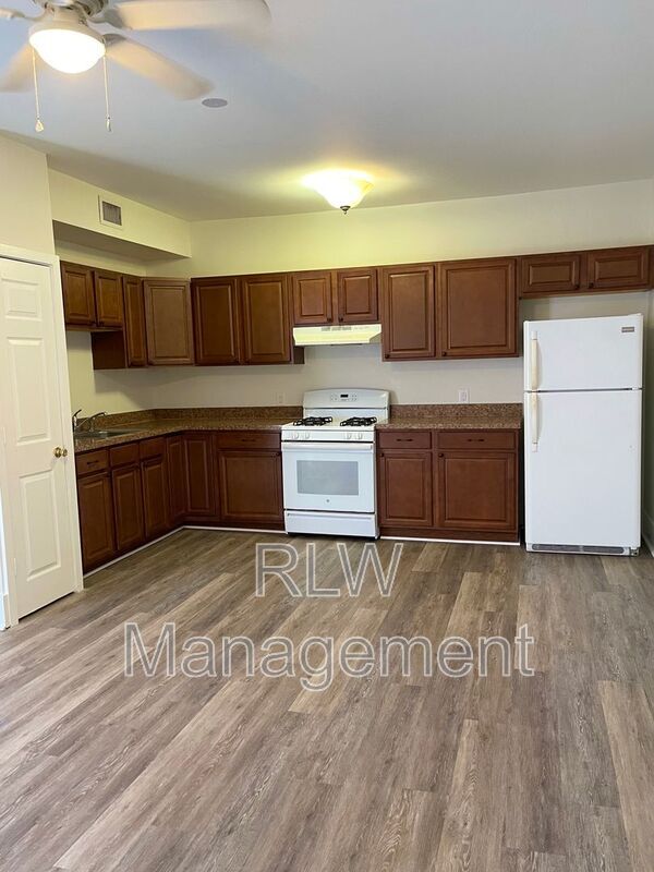 Building Photo - 11 N Central Ave