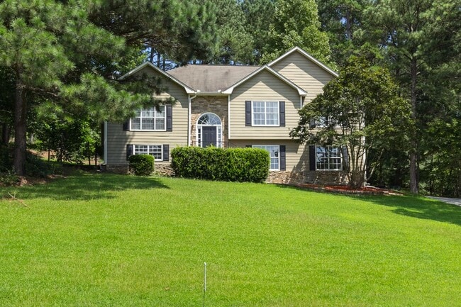 COMING SOON - 5-Bedroom, 3-Bathroom Split-... - COMING SOON - 5-Bedroom, 3-Bathroom Split-... House