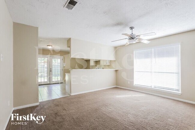 Foto del edificio - 2614 Forestbrook Dr