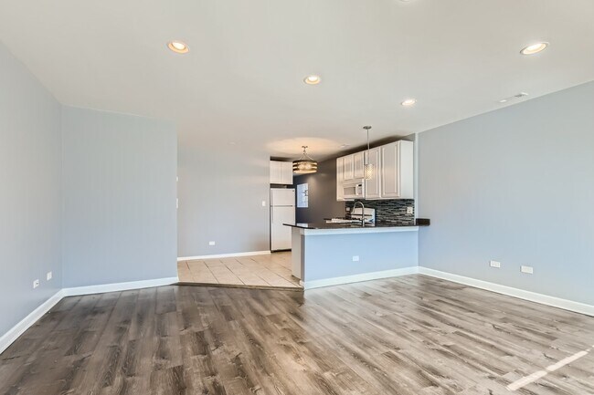 Building Photo - 2738 W Polk St