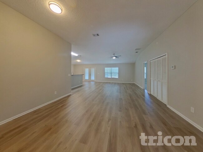 Foto del edificio - 15180 Bareback Dr