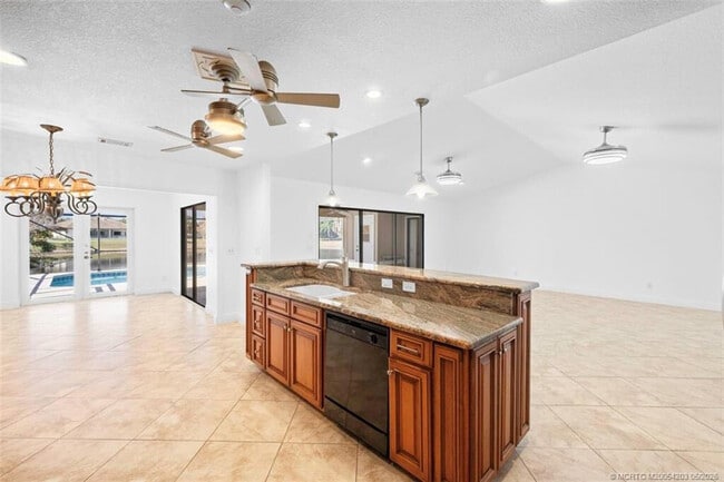 Building Photo - 3074 NE Loquat Ln