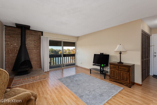 Foto del edificio - 6110 Knoll Valley Dr
