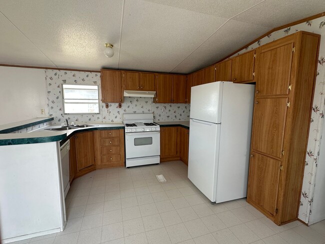 Foto del edificio - 3 Bedroom 2 Bathroom trailer available to ...