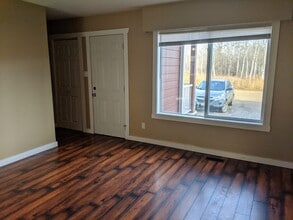 Building Photo - 1716 Willowbrook Crescent