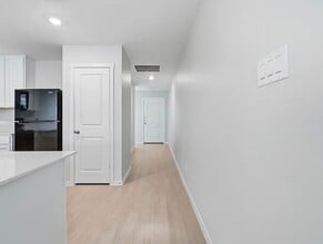 Building Photo - 225 Poplar Pl