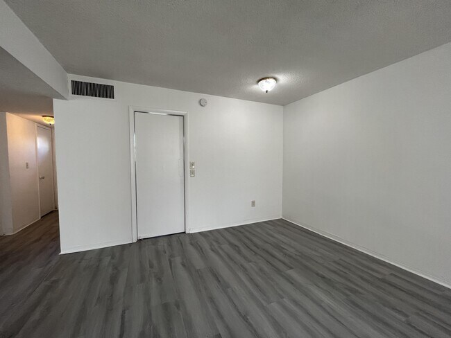 Foto del edificio - 13215 NE 6th Ave