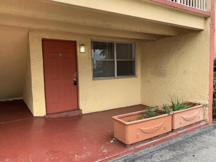 Primary Photo - 850 E Commercial Blvd