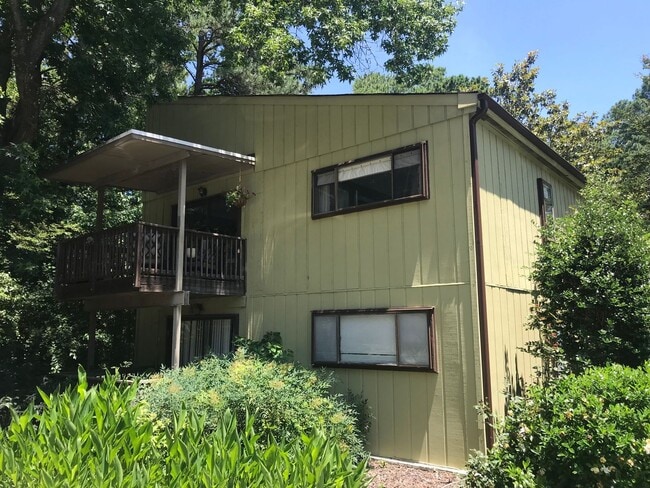 Building Photo - 611 Pine Ridge Pl