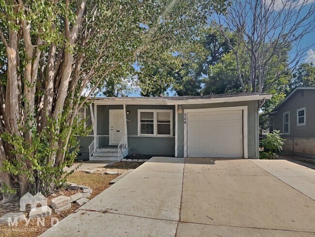 Foto del edificio - 206 Babcock Rd