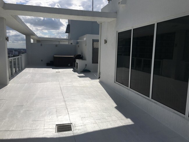 Foto del edificio - 601 NE 27th St