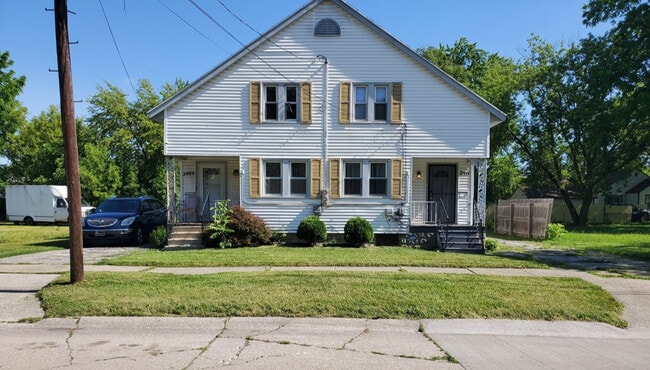 Building Photo - 2411 Hiland St