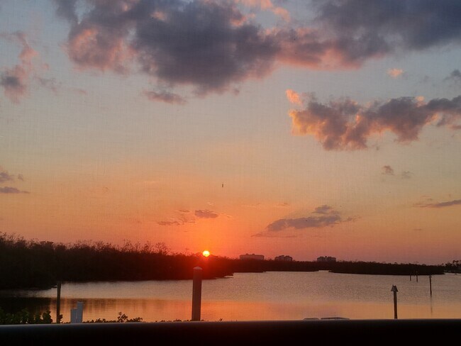 Beautifsul Sunsets - 12150 Kelly Sands Way Apartment