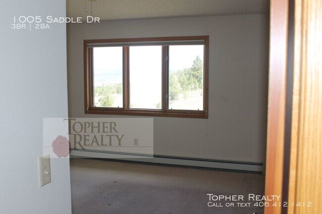 Building Photo - 1005 Saddle Dr