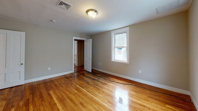 Building Photo - 49 Jamaica St