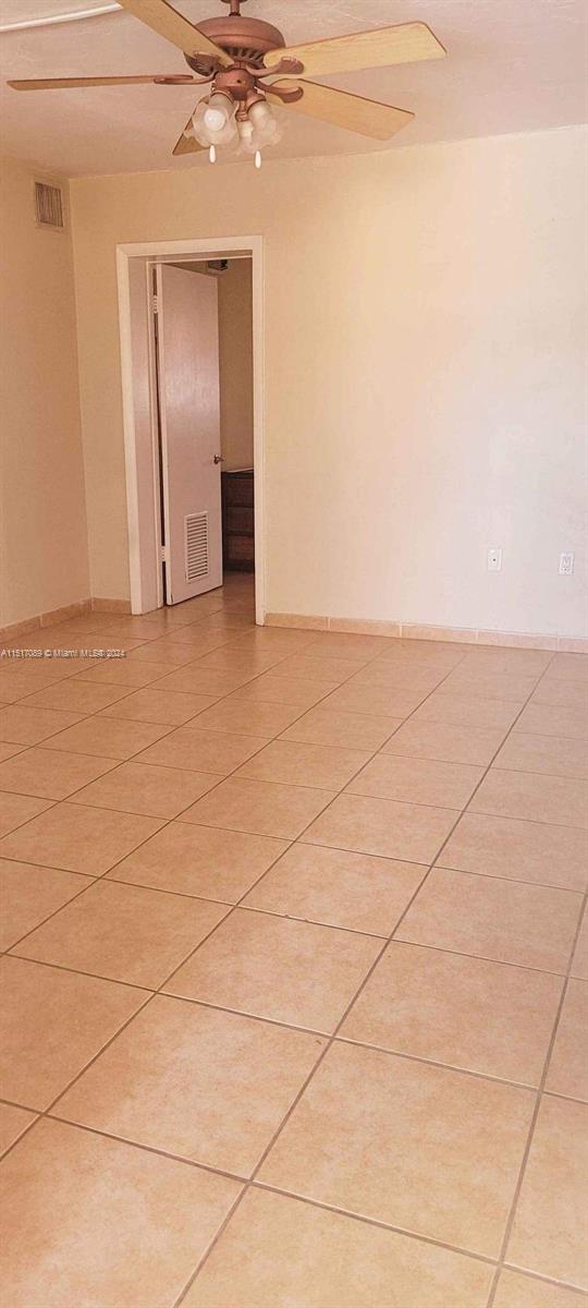 Building Photo - 4550 SW 67th Ave