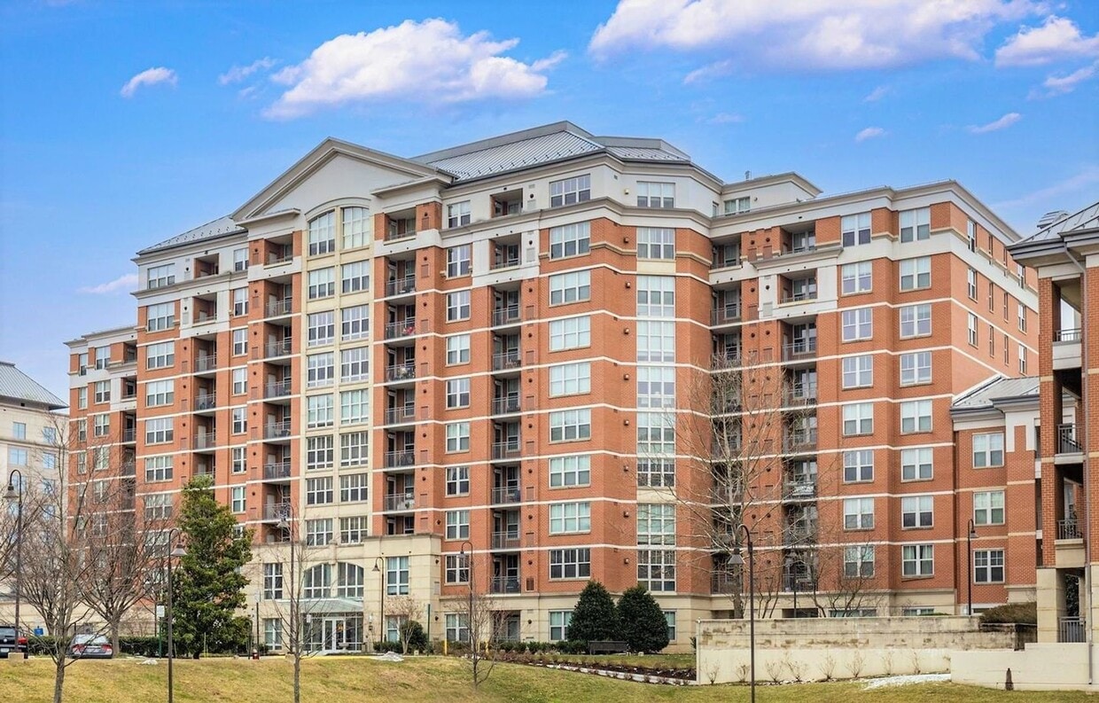 Primary Photo - Beautiful 1 Bed 1 Bath Luxurious Condo In ...