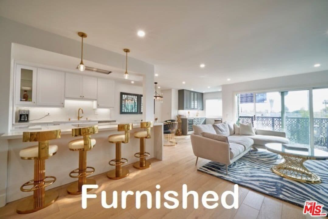 Primary Photo - 1121 N Olive Dr