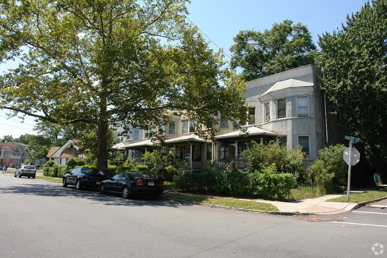 Building Photo - 331-339 Stiles St