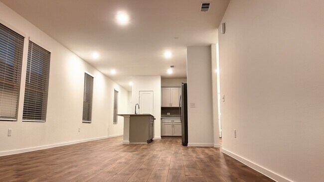 Foto del edificio - 15932 Blass Vly Dr