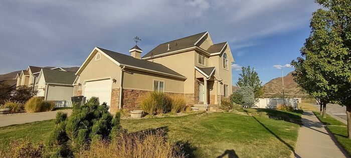 Primary Photo - Secluded South Weber Home in Cul-de-Sac