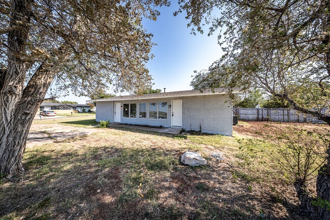 Building Photo - 2814 NW 34th St