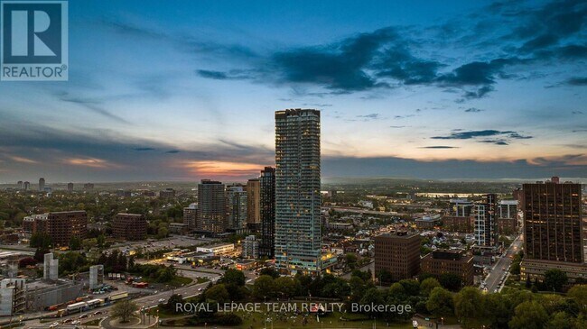 Building Photo - 805 Carling Ave