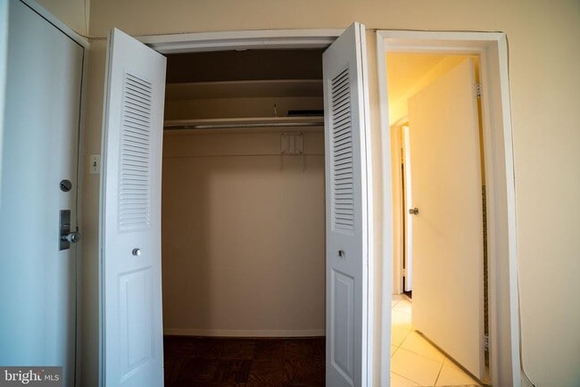 Foto del edificio - 4141 Henderson Rd