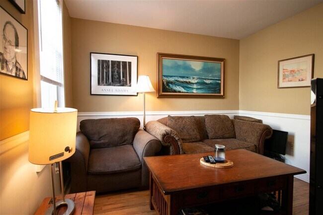 Foto del edificio - 413 Monmouth St