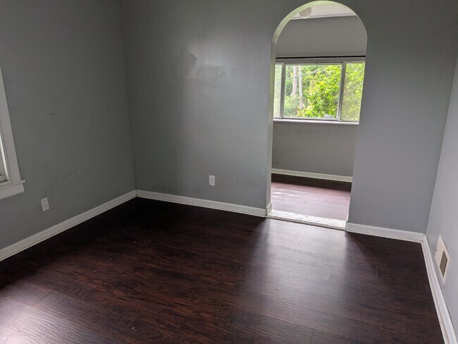 Foto del edificio - Cute Two Bedroom Home On Dead End Street In Spring Hill