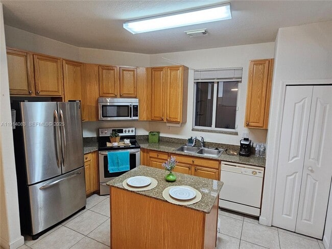 Foto del edificio - 11551 NW 79th Ln