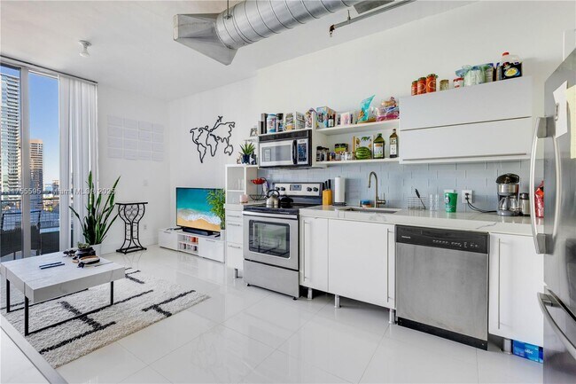 Foto del edificio - 690 SW 1st Ct