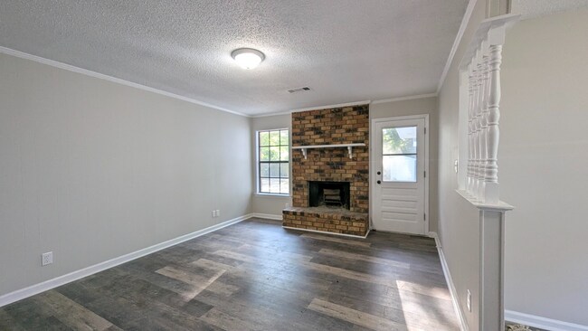 Building Photo - 4704 Ray Dr