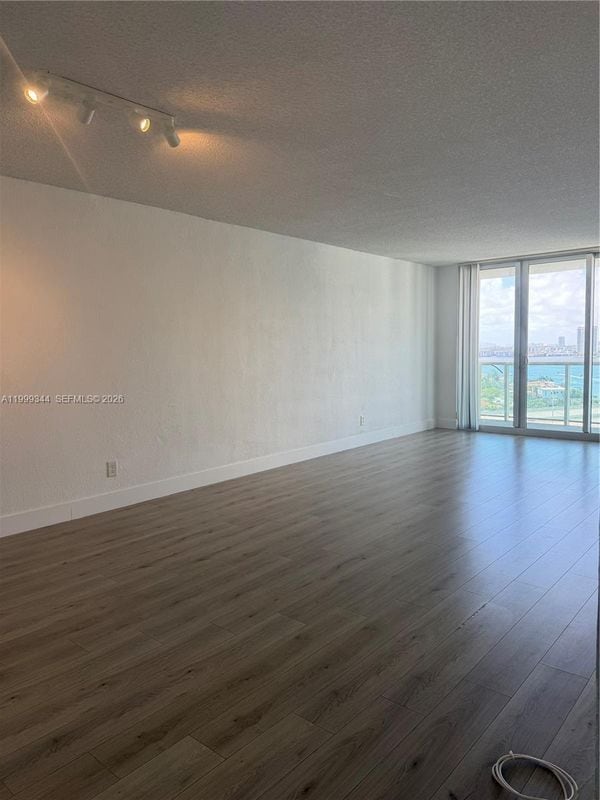 Foto del edificio - 19380 Collins Ave