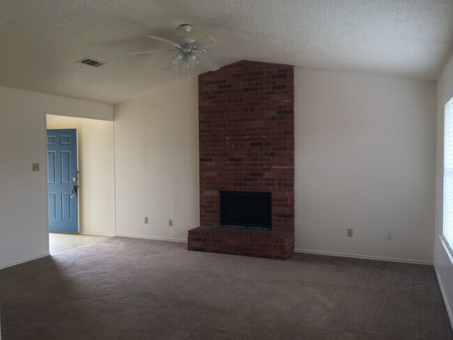 Building Photo - 9007 Woodgate Cir E