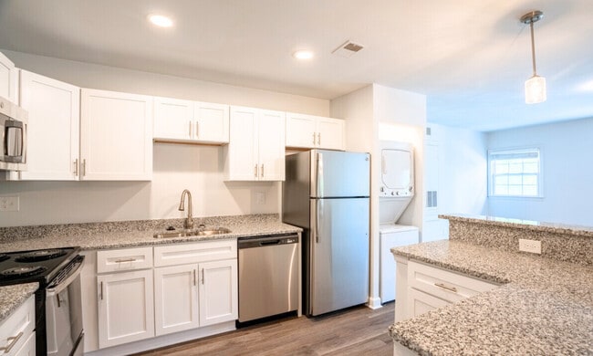 Building Photo - Colonial Village Apartments
