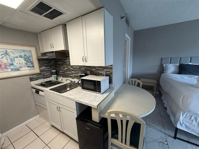 Building Photo - 6165 Carrier Dr