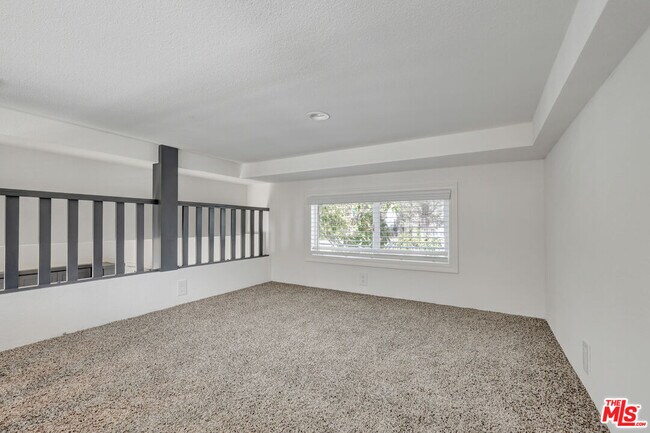 Foto del edificio - 17650 Grand Ave