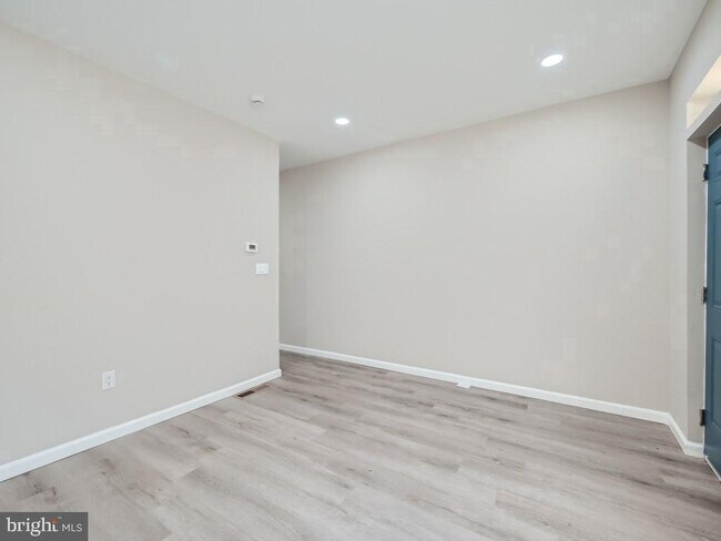 Foto del edificio - 1324 W Pratt St