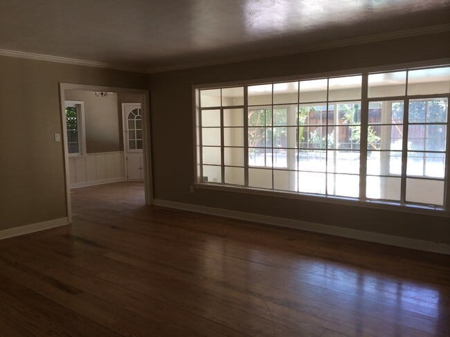 Foto del edificio - 1274 W Monterey Ave