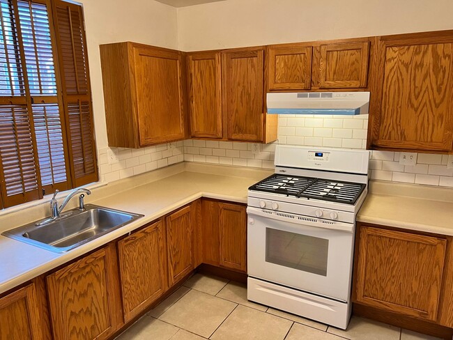 Foto del edificio - Spacious 3 Bedroom End Unit- Baltimore, MD