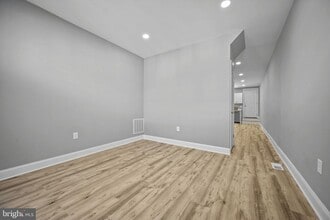 Building Photo - 818 N Rose St