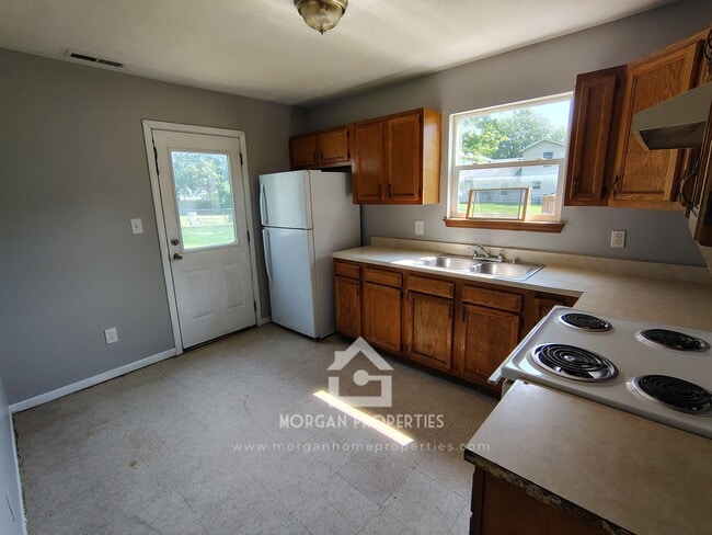 Building Photo - 1726 Greenwood Dr