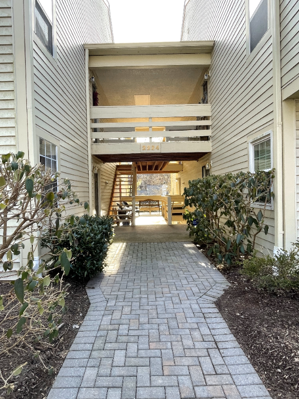 Building Photo - 2224 Springwood Dr